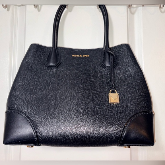 Michael Kors Handbags - Michael Kors Mercer Gallery Medium Leather Satchel Tote Black Gold Lock Charm